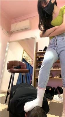 伊晨剧情-绿帽专场-舔脏鞋底/闻臭袜/圣水 bf46272