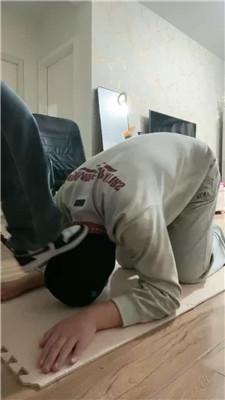 海绵大大AJ踢裆踩踏/揪耳朵/脏鞋喂酸奶/脚插嘴 bf46265