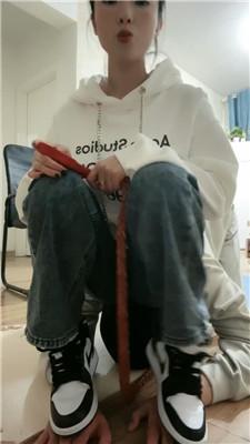 海绵大大AJ踢裆踩踏/揪耳朵/脏鞋喂酸奶/脚插嘴 bf46265