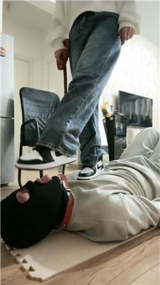 海绵大大AJ踢裆踩踏/揪耳朵/脏鞋喂酸奶/脚插嘴 bf46265