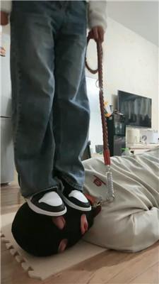 海绵大大AJ踢裆踩踏/揪耳朵/脏鞋喂酸奶/脚插嘴 bf46265