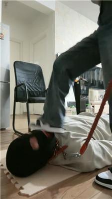 海绵大大AJ踢裆踩踏/揪耳朵/脏鞋喂酸奶/脚插嘴 bf46265