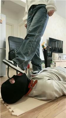 海绵大大AJ踢裆踩踏/揪耳朵/脏鞋喂酸奶/脚插嘴 bf46265