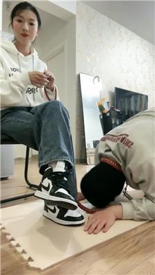 海绵大大AJ踢裆踩踏/揪耳朵/脏鞋喂酸奶/脚插嘴 bf46265