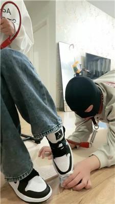 海绵大大AJ踢裆踩踏/揪耳朵/脏鞋喂酸奶/脚插嘴 bf46265