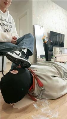 海绵大大AJ踢裆踩踏/揪耳朵/脏鞋喂酸奶/脚插嘴 bf46265