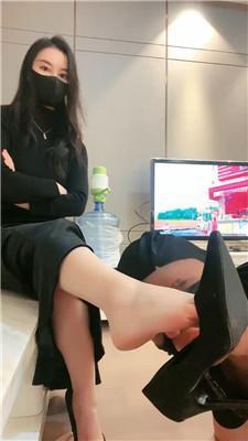 绯闻王妃赏赐圣水口水/耳光/高跟玉足踩虐 bf46268