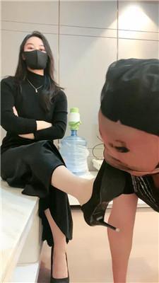 绯闻王妃赏赐圣水口水/耳光/高跟玉足踩虐 bf46268