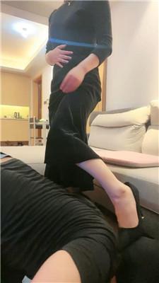 绯闻王妃赏赐圣水口水/耳光/高跟玉足踩虐 bf46268