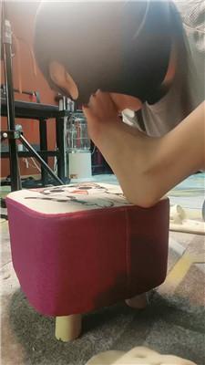 咩祖狗舌清理高跟/跪舔肉丝脚/骑狗背 bf46281