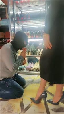 咩祖狗舌清理高跟/跪舔肉丝脚/骑狗背 bf46281