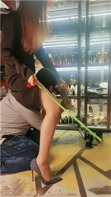 咩祖狗舌清理高跟/跪舔肉丝脚/骑狗背 bf46281