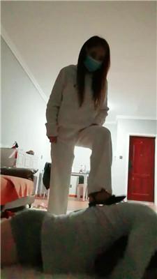 盈盈女S臭脚捂脸/全体重踩踏 bf46264