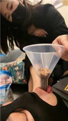 辣姐驯化人形犬-吃狗粮/啃臭脚/鞭打耳光转胯 JS241026-9