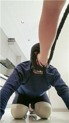 鱼主圣水嘴洗丝袜/舔脏鞋底/脚下喂食 JS241113-12