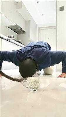 鱼主圣水嘴洗丝袜/舔脏鞋底/脚下喂食 JS241113-12