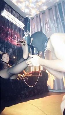 新疆女s高跟黑丝踩虐/掐乳/骑马/坐脸窒息 bf49951