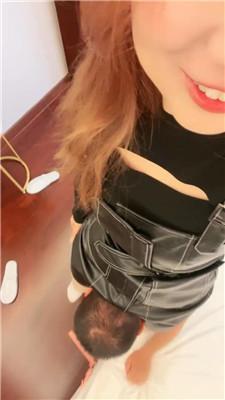 语阳白袜脚踩地毯奴 JS241026-7