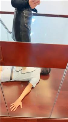 语阳白袜脚踩地毯奴 JS241026-7