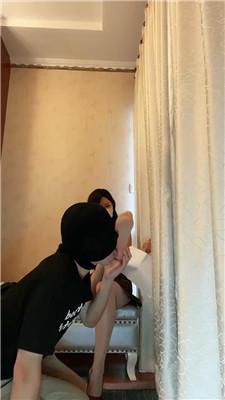 艾拉掐乳/跪舔高跟/啃吃肉丝脚/耳光/插嘴手捂窒息 bf46213