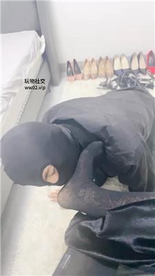 兜兜性感黑丝美腿恋足狂舔 JS241025-11