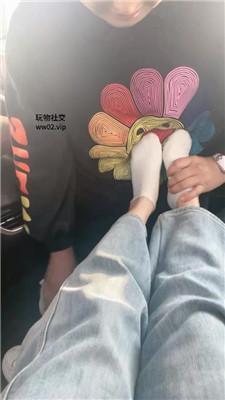 萱萱车内白袜恋足舔 JS241025-6
