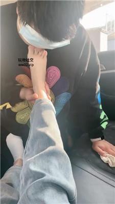 萱萱车内白袜恋足舔 JS241025-6