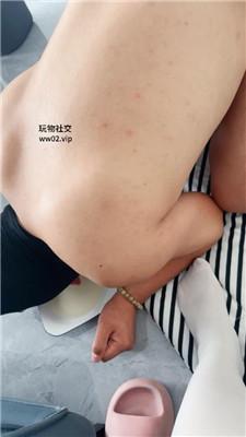 恩恩白丝脚踩虐/舔圣水 JS241109-20