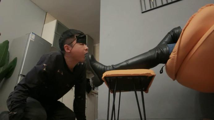 文文文沉浸式舔素人的长靴白袜 JS241109-19