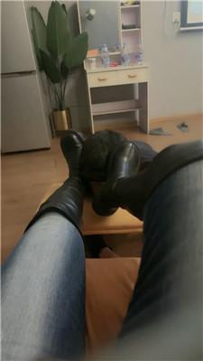 文文文沉浸式舔素人的长靴白袜 JS241109-19