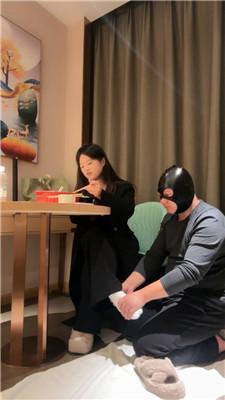 子熙大人白棉袜羞辱-下跪伺候小主用餐 JS241120-36