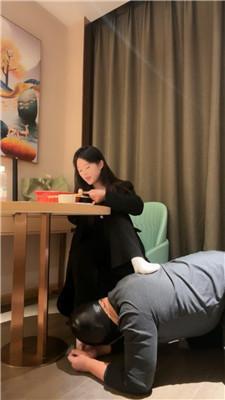 子熙大人白棉袜羞辱-下跪伺候小主用餐 JS241120-36