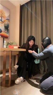 子熙大人白棉袜羞辱-下跪伺候小主用餐 JS241120-36