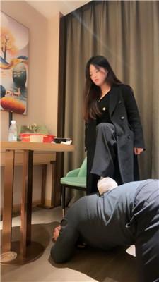 子熙大人白棉袜羞辱-下跪伺候小主用餐 JS241120-36