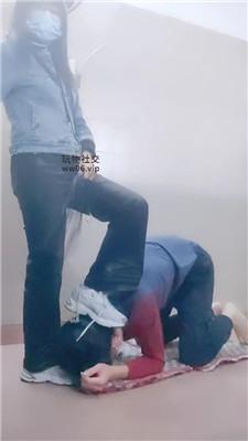 奇了怪了脏运动鞋白袜踩虐/鞭打胯下辱 JS241130-4