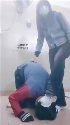 奇了怪了脏运动鞋白袜踩虐/鞭打胯下辱 JS241130-4