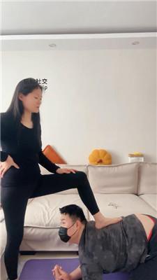 埋汰瑜伽裤女神虐教练狗 bf47600