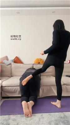 埋汰瑜伽裤女神虐教练狗 bf47600