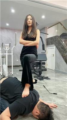 麋鹿银儿双S-连环耳光/踢裆/重度踢踹/拽发虐/膝盖顶裆 bf48100