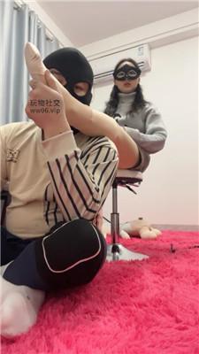 姗姗高跟美腿踩散鞭抽打 JS241207-51