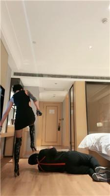 爵恋霸主捆绑重度鞭打/长靴踢踹/腿绞窒息 bf47929