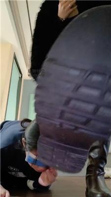 爱可学姐变成鞋子清理器 bf47930