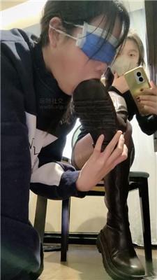 爱可学姐变成鞋子清理器 bf47930