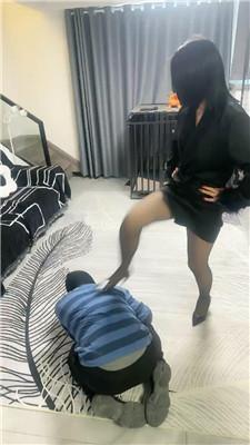 伊潼双S-高跟黑丝踩虐/转胯狗爬/五花大绑鞭打/囚禁狗笼 bf47880