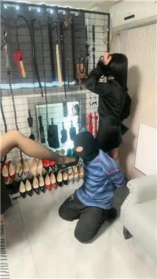 伊潼双S-高跟黑丝踩虐/转胯狗爬/五花大绑鞭打/囚禁狗笼 bf47880