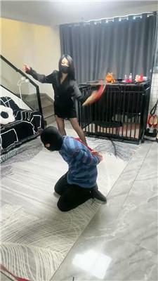 伊潼双S-高跟黑丝踩虐/转胯狗爬/五花大绑鞭打/囚禁狗笼 bf47880