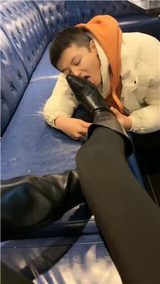 孤傲祖宗KTV-全体重踩踏/舔脏长靴裸足狂舔 bf48222