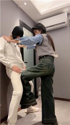 狗哥开发172新人-重度踢裆胯下辱/手捂腿绞窒息/超臭袜子 JS241213-21