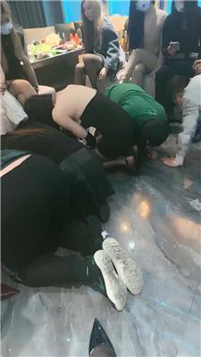 萝悦samaKTV超多S群调-多奴下跪齐犯贱三视角版 bf48200