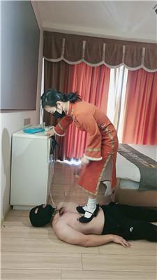 薇薇情侣主五花大绑/封嘴虐打/皮鞋白袜踩 bf48217